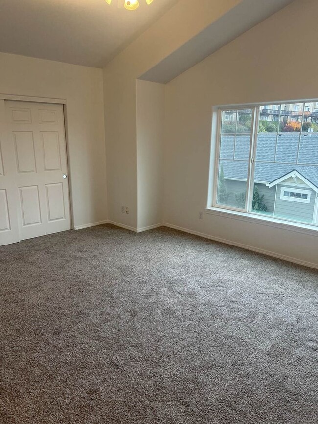 Building Photo - Beautiful West Linn Home in a Quiet, Desirable Neighborhood