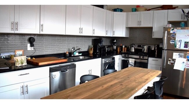 Building Photo - 839 W Cornelia Ave