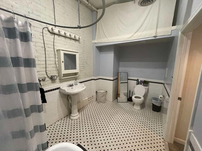 Building Photo - 1009 Jefferson St