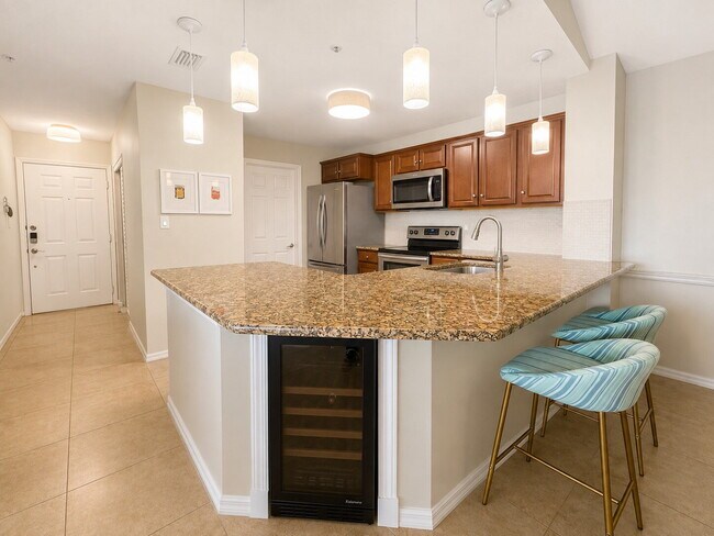 Building Photo - Furnished Condo! Gorgeous! Near beaches and shopping!