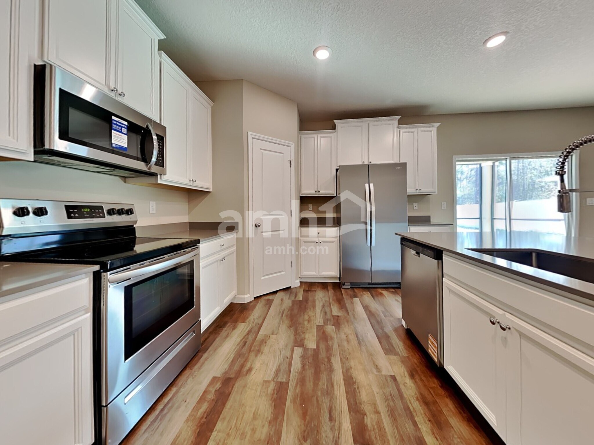 Building Photo - 219 Hemlock Pt