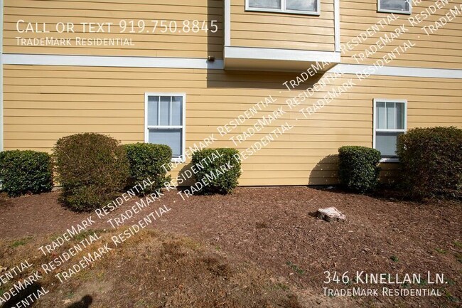 Building Photo - Spacious 4-Bedroom, 2.5-Bathroom Townhouse...