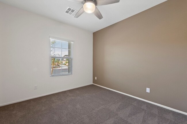 Building Photo - Spacious Single Level with Stunning Mounta...