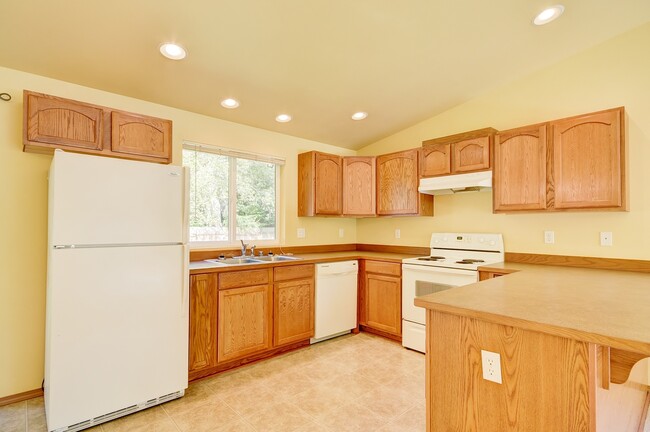 Building Photo - Spacious Coupeville Home! Dogs are Negotia...