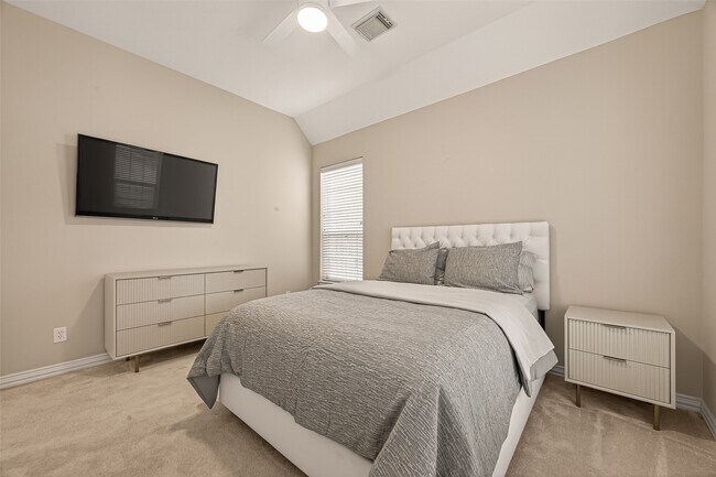 Building Photo - 171 E Lansdowne Cir