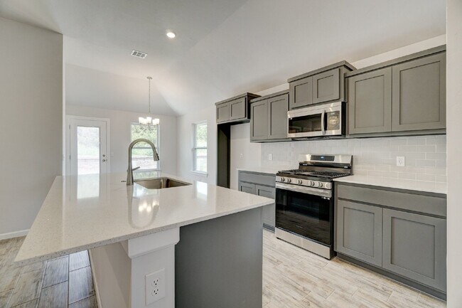 Building Photo - Edmond Home