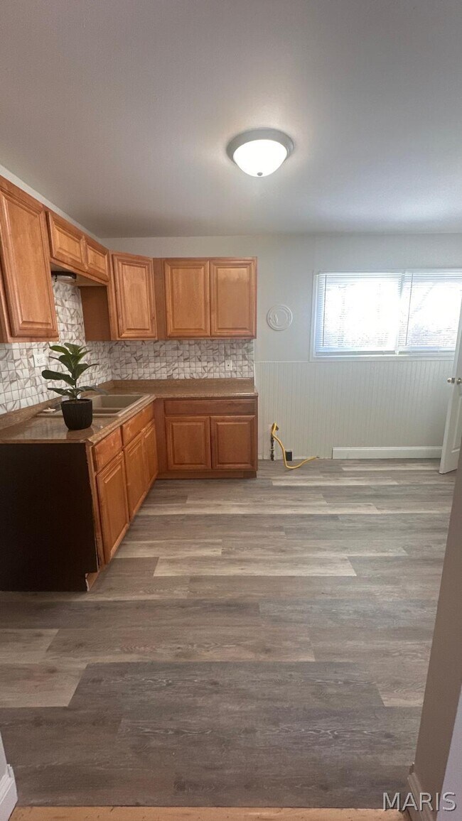 Building Photo - 3437 Elmhurst Dr