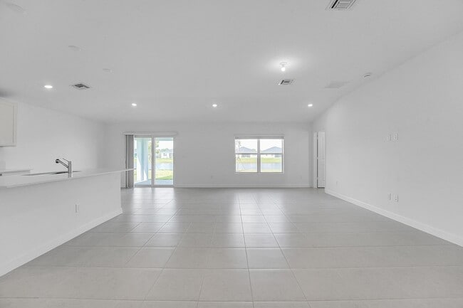 Building Photo - 6394 Windwood Wy