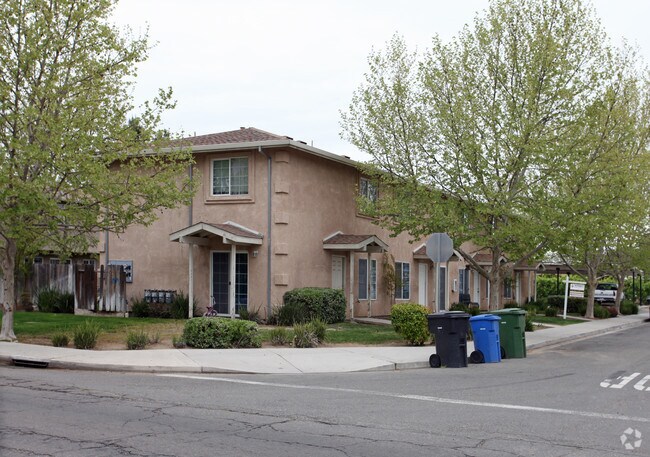 Primary Photo - 1040 N Denair Ave