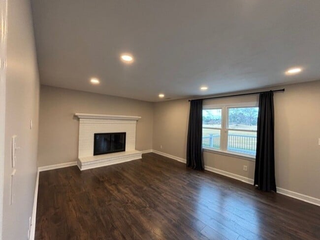 Building Photo - Cypress Point