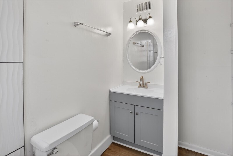 Building Photo - 463 Medlock Rd