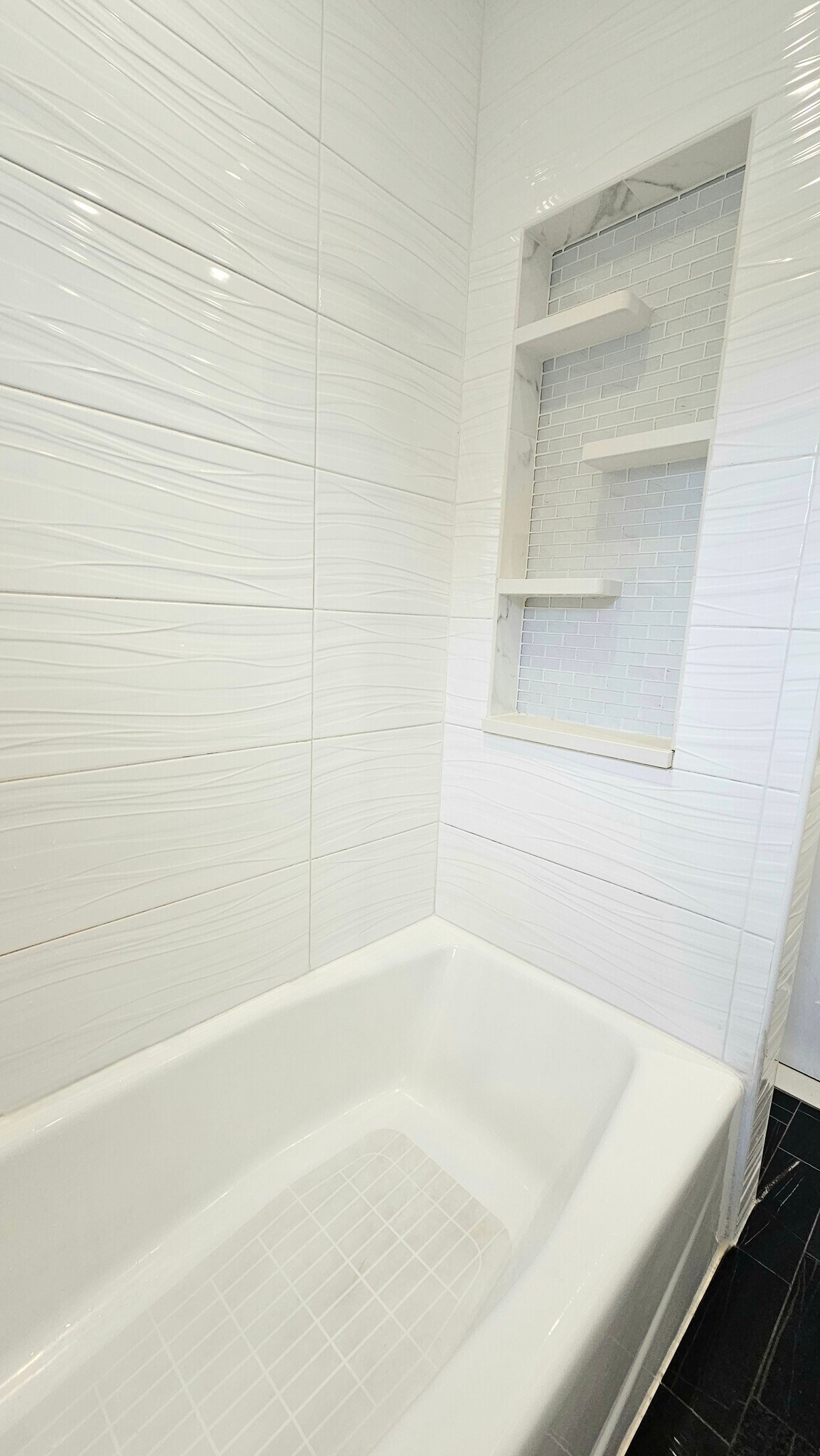 Building Photo - 55 Lakeview St