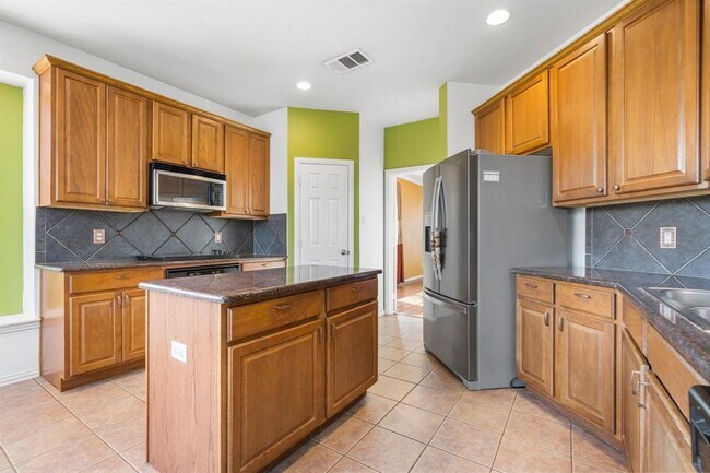 Building Photo - 910 Waterside Dr