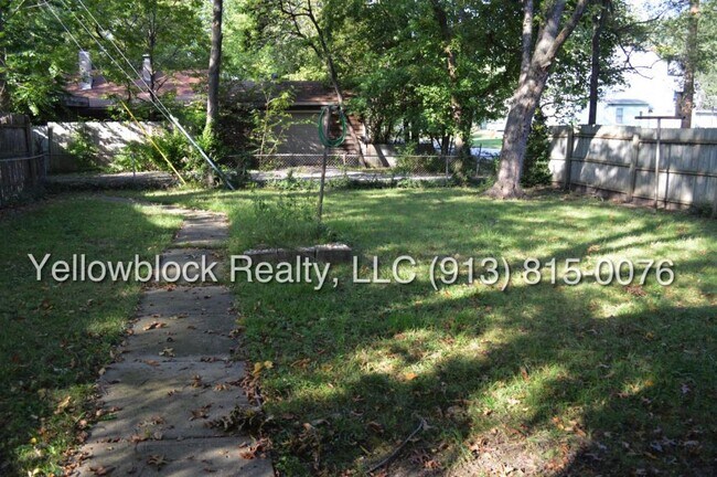 Building Photo - 320 E 79th Terrace