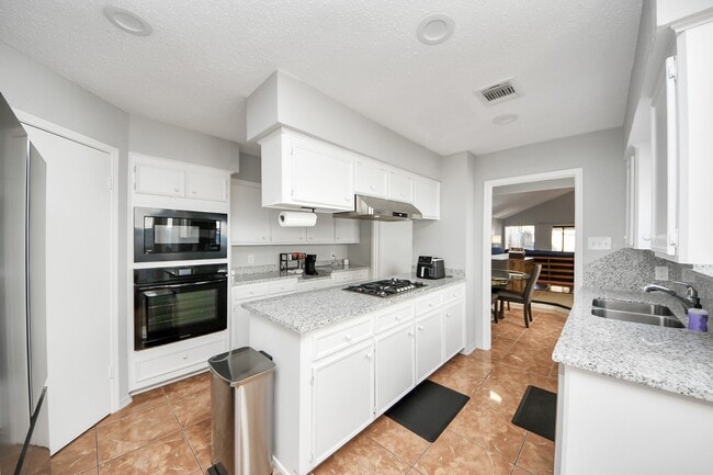 Building Photo - 11726 Lima Dr