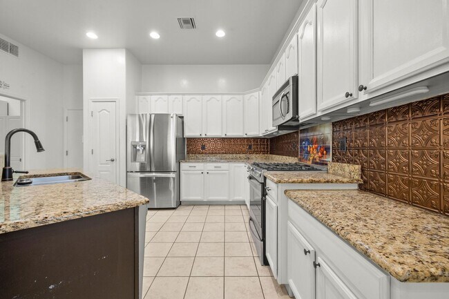 Building Photo - Beautiful Home with Pool and Spa and 3 car...