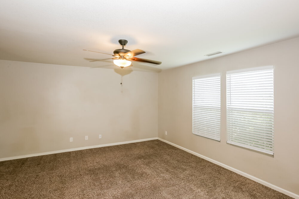 Building Photo - 8817 Oak Dr