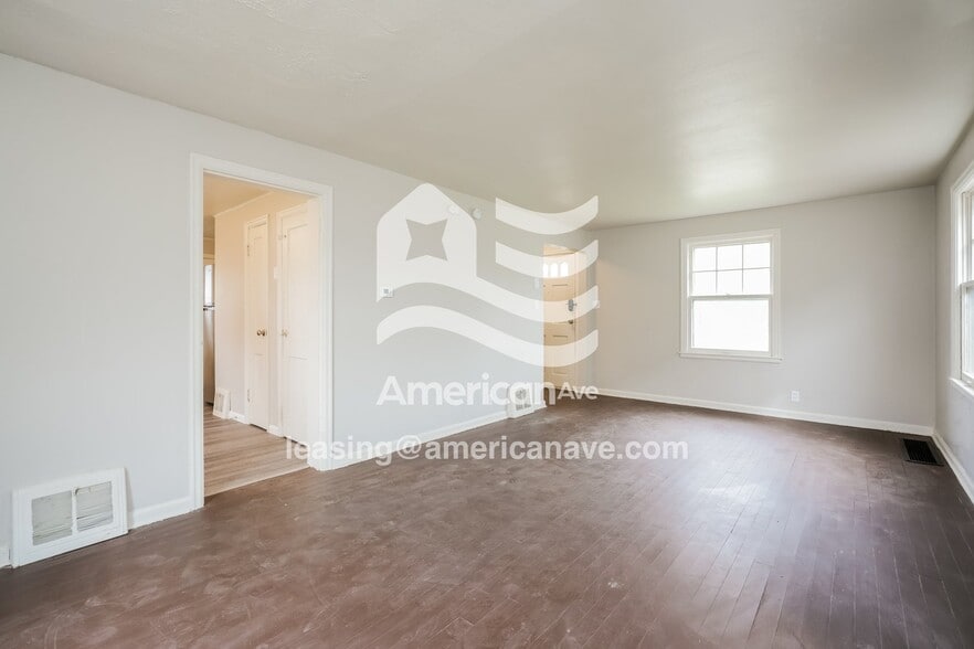 Building Photo - 1325 N Meade St