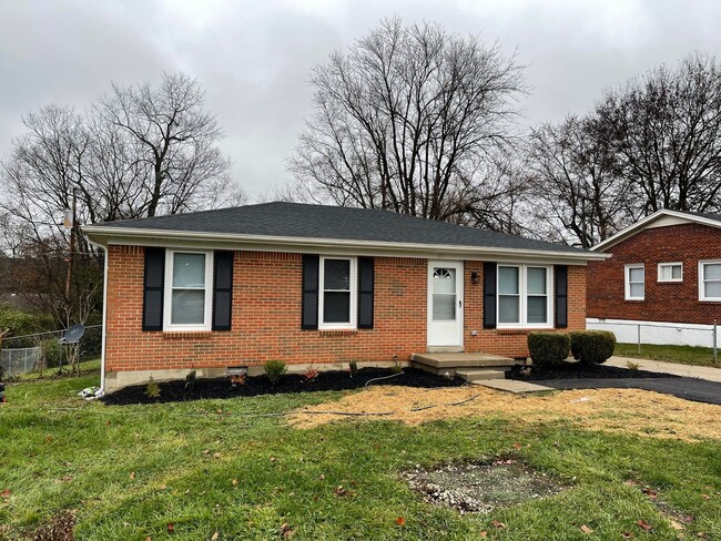 Primary Photo - Brick Home For Rent Shelbyville