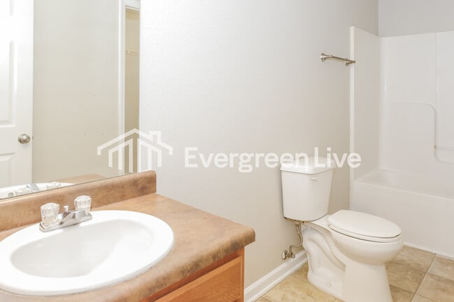 Building Photo - 157 Cloverbrook Dr