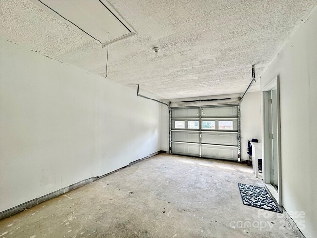 Building Photo - 5415 Amado St