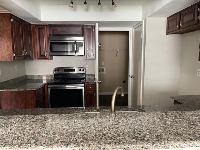 Building Photo - 838 Creekside Dr