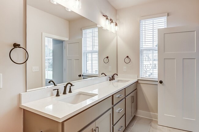 Building Photo - NEW TOWNHOME W/ ROOFTOP TERRACE @ 5West Te...