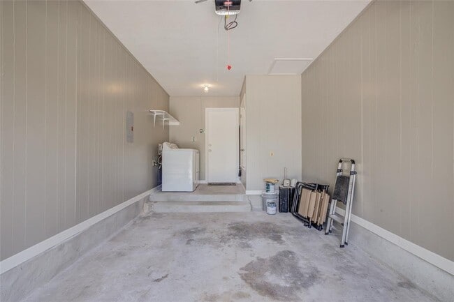 Building Photo - 306 Corral Ln