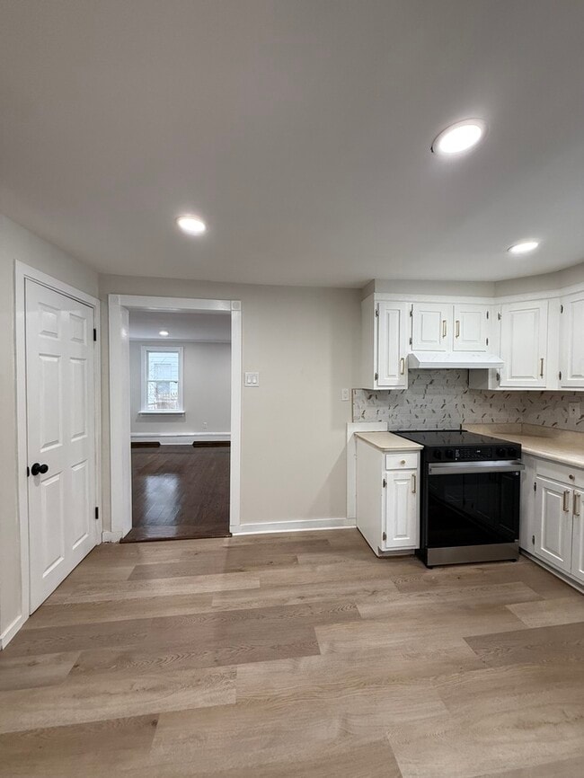 Building Photo - 92 Fairview Ave