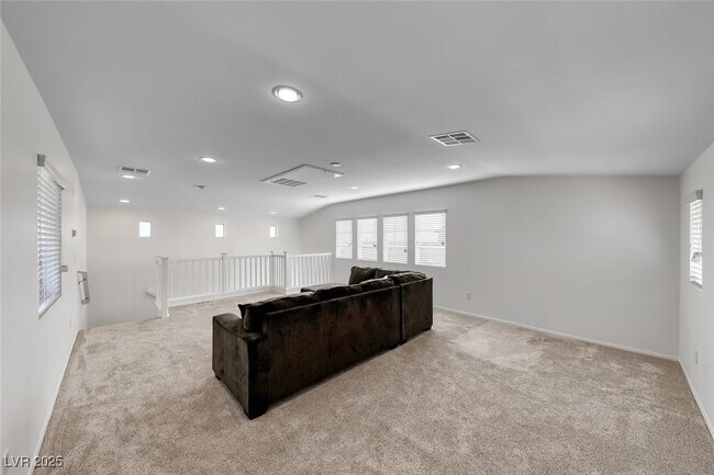 Building Photo - 6534 Ditmars St