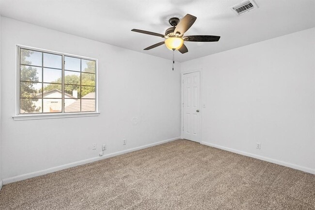 Building Photo - 100 Barberry Dr