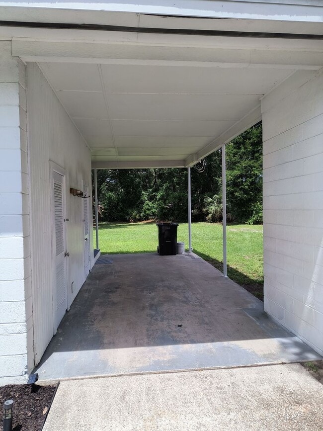 Building Photo - GORGEOUS REMODELED 3 BEDROOM 2 BATH