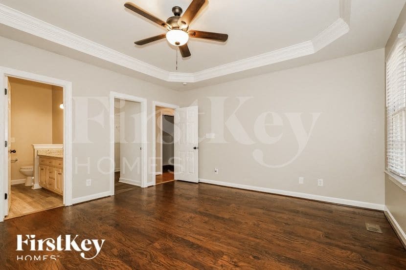 Building Photo - 12439 Sylvan Oak Way