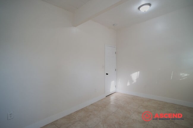 Building Photo - 190 Price St