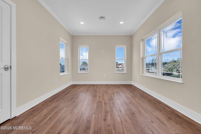 Building Photo - 58 Cove Rd