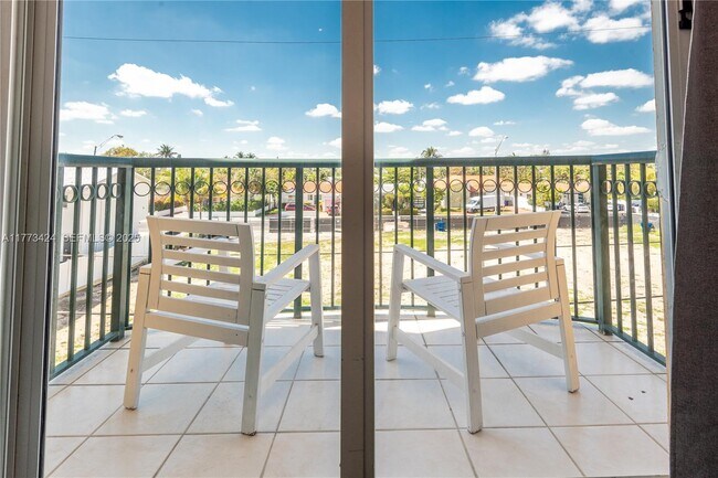 Building Photo - 8888 Collins Ave