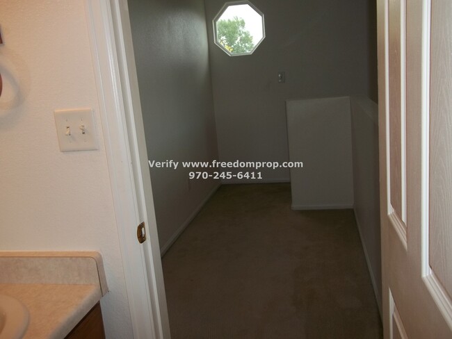 Building Photo - Three Bedroom Home with primary bedroom on...