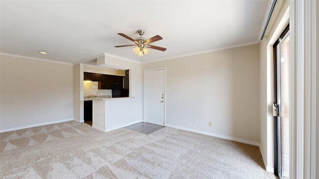 Building Photo - 904 University Oaks Blvd