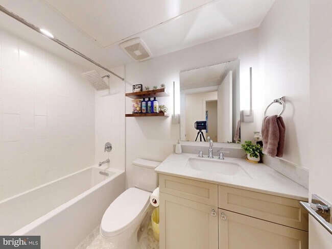 Building Photo - 2642 39th St NW