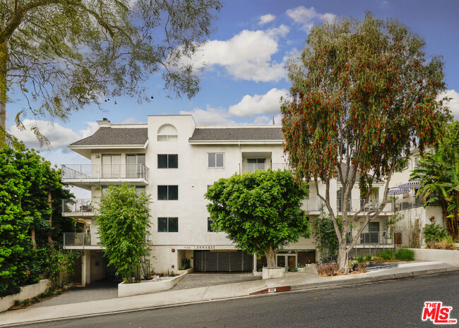 Building Photo - 1129 Larrabee St
