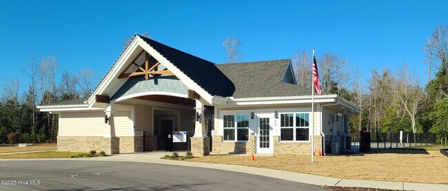 Building Photo - 743 Pine Cone Dr