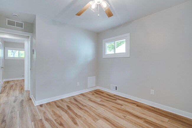 Building Photo - 1334 Miller Ave