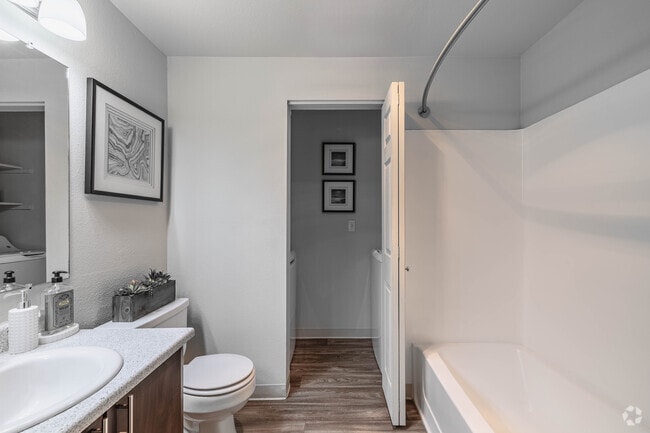 2BR, 1BA - 875SF - Bathroom - Encore