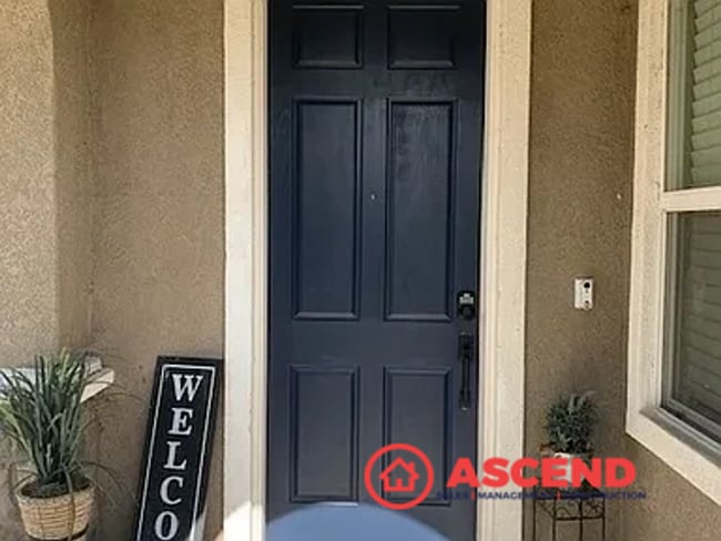 Building Photo - 2-Story Home In Southwest!