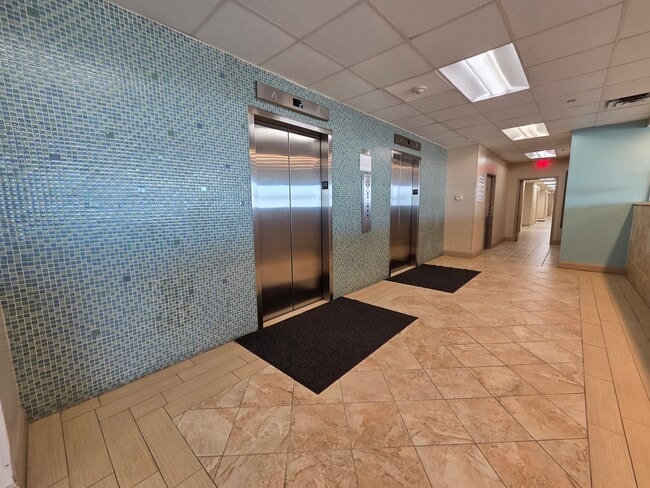 Building Photo - DOLPHIN RUN CONDOMINIUM