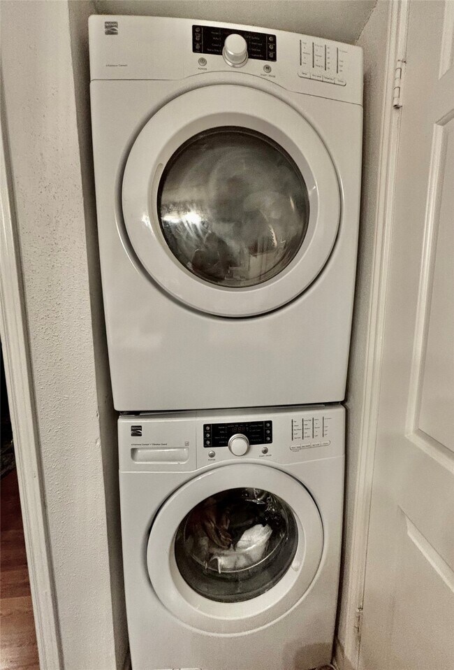 Building Photo - 1311 Antoine Dr