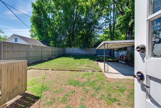 Building Photo - 2231 Blair Blvd