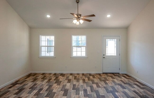Building Photo - New 4 Bed / 3 bath in Pocahontas Available...