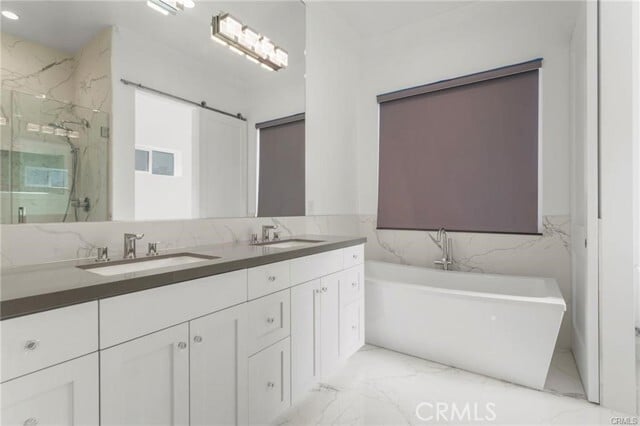 Building Photo - 5537 Vanalden Ave