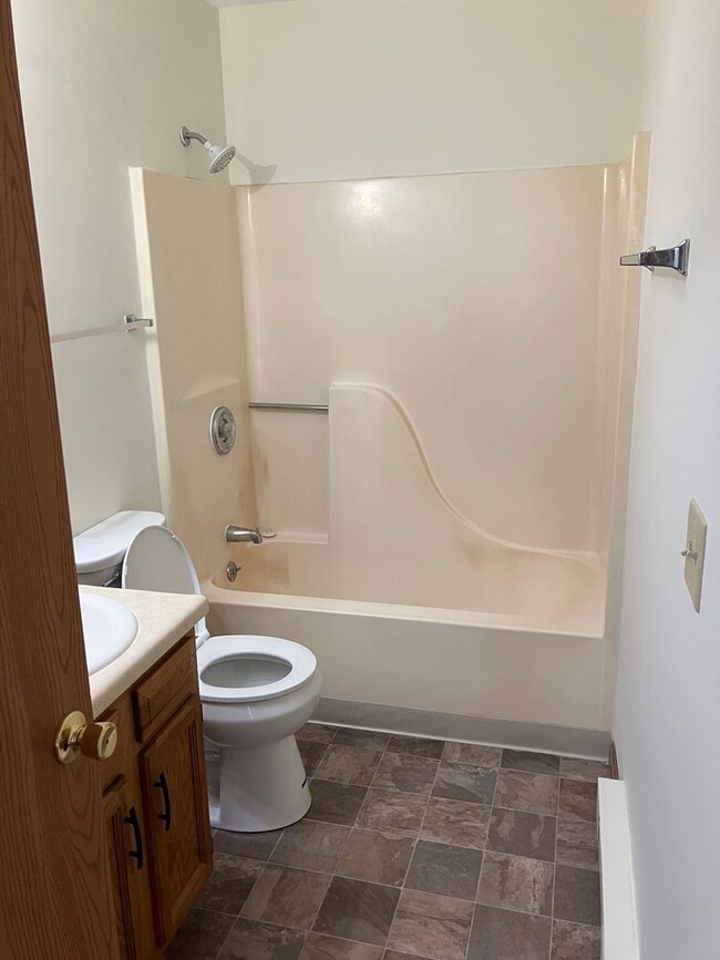 Building Photo - Spacious 2-Bedroom Living in a Quiet Commu...